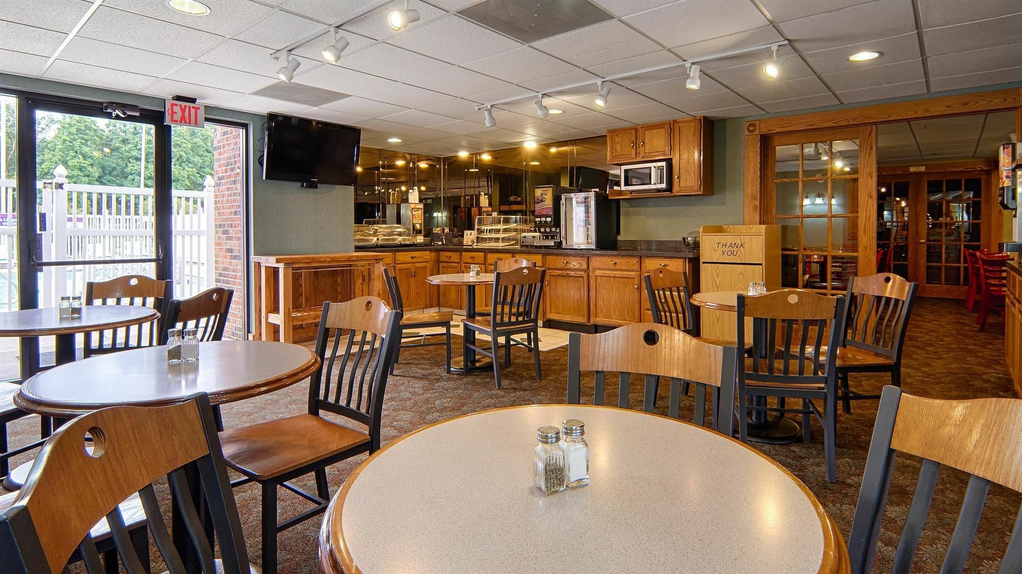 Best Western Kendallville Inn Buitenkant foto